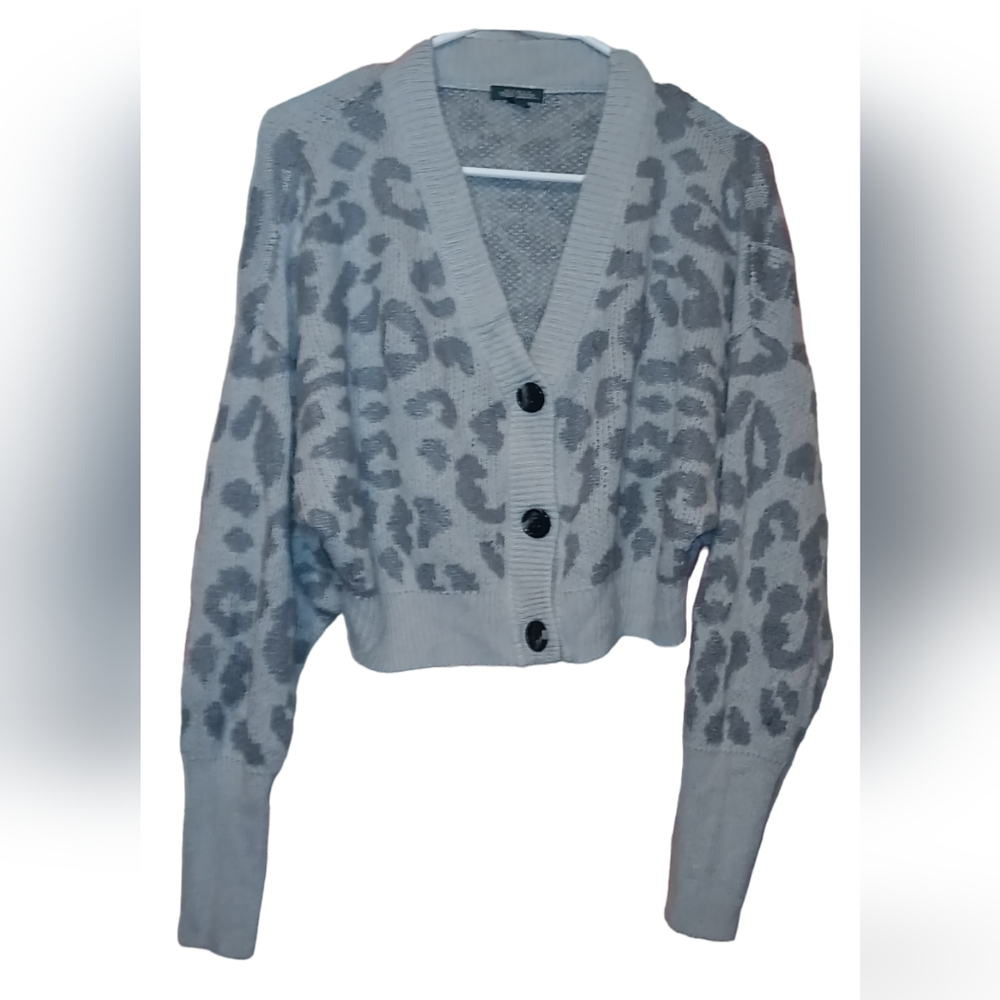 Wild fable Size M cropped buttoned sweater